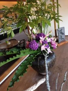 サボテンの花が　楽しませてくれます～｜「フローリスト飾り屋」　（鹿児島県鹿児島市の花キューピット加盟店 花屋）のブログ