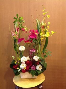 御祝のアレンジメントです～｜「フローリスト飾り屋」　（鹿児島県鹿児島市の花キューピット加盟店 花屋）のブログ