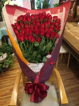 赤いバラの花束～本日鉢物入荷日です・・・｜「フローリスト飾り屋」　（鹿児島県鹿児島市の花キューピット加盟店 花屋）のブログ
