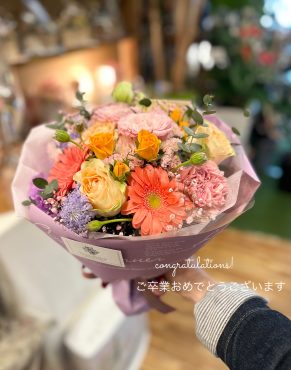 ご卒業おめでとうございます｜「フローリスト飾り屋」　（鹿児島県鹿児島市の花キューピット加盟店 花屋）のブログ
