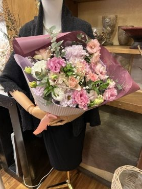 hatati 20歳のお祝いに 花束のご予約承ります🌸｜「フローリスト飾り屋」　（鹿児島県鹿児島市の花キューピット加盟店 花屋）のブログ