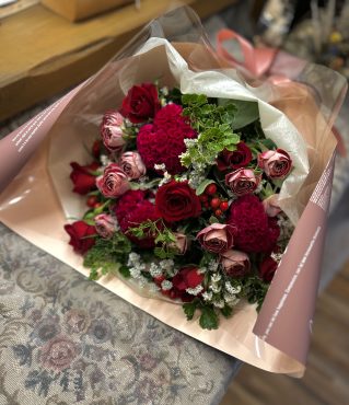 御退職、感謝のきもちをこめて花束を｜「フローリスト飾り屋」　（鹿児島県鹿児島市の花キューピット加盟店 花屋）のブログ