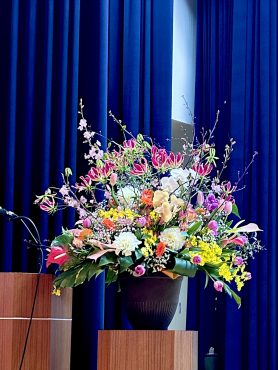 講演会演壇生花｜「フローリスト飾り屋」　（鹿児島県鹿児島市の花キューピット加盟店 花屋）のブログ